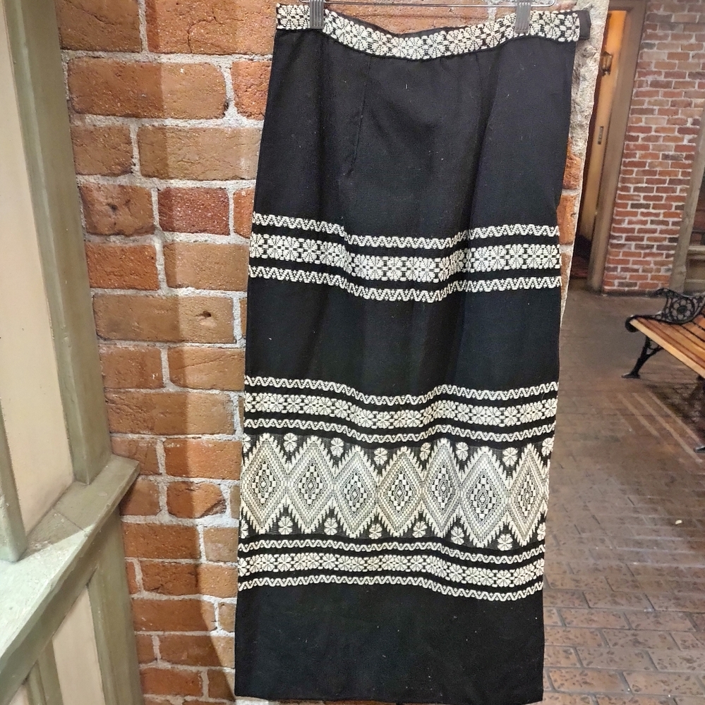 Vintage Lanza Mex Black White Embroidered Thick Maxi Skirt  Mexico Lined xs s